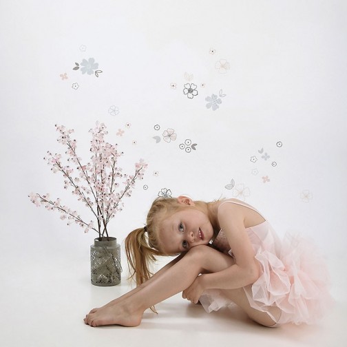 Sticker chambre enfant Fleurs grises et roses - Lilipinso