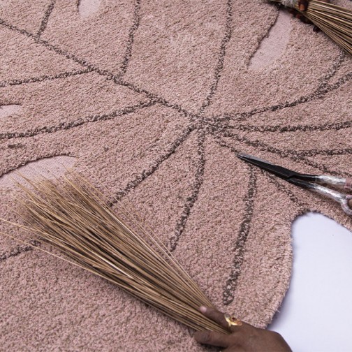tapis-feuille-rose-chambre-bébé