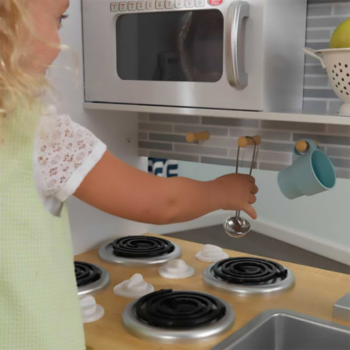 cuisine-enfant-avec-rangement-ustensile