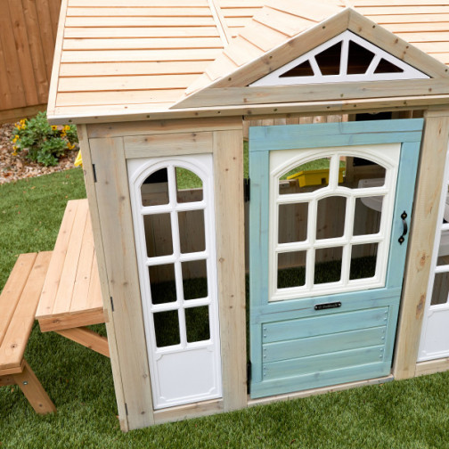 porte verte de la cabane en bois